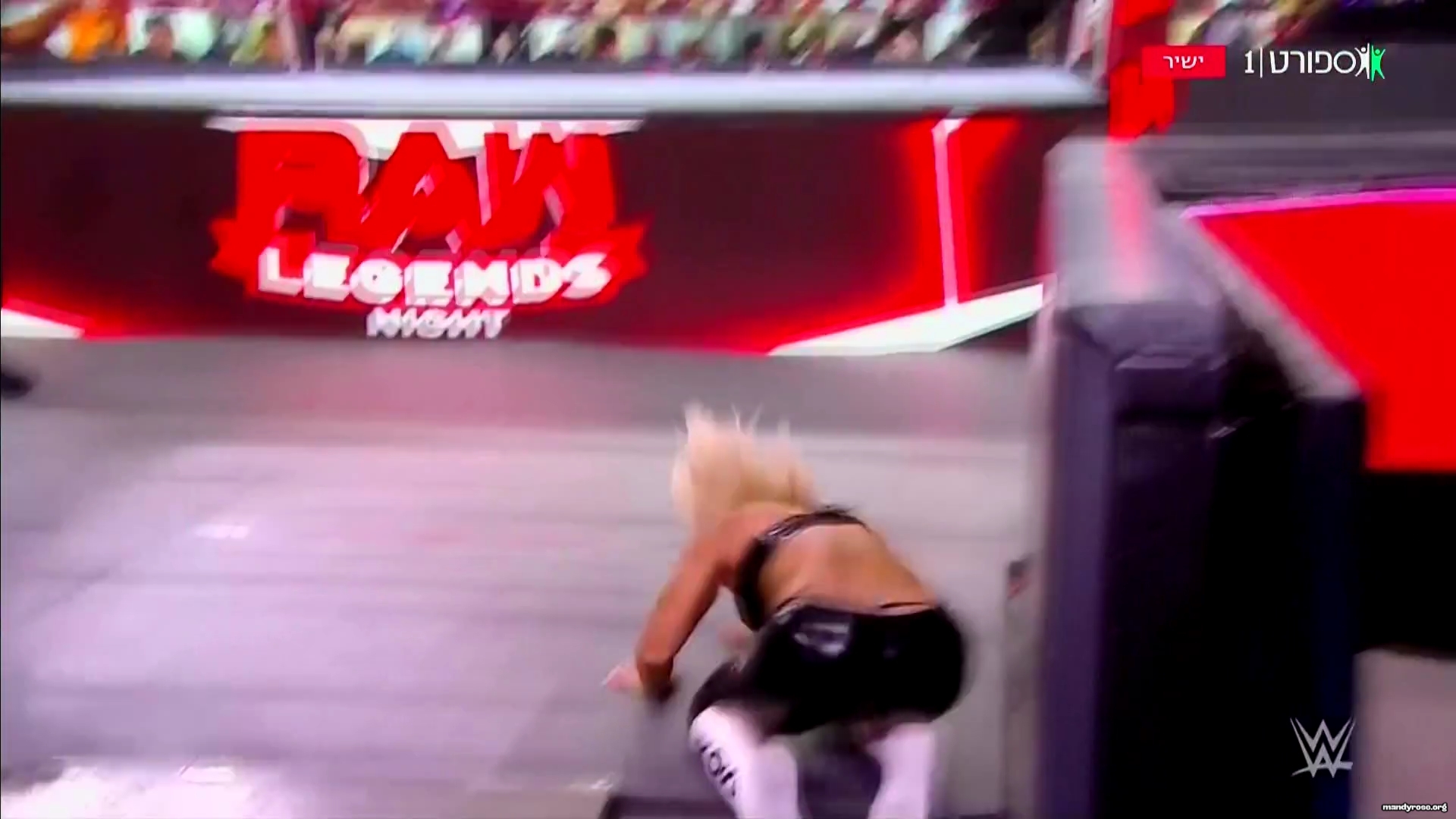 WWE_Monday_Night_Raw_2021_01_04_1080p_HDTV_x264-Star_mkv0058.jpg