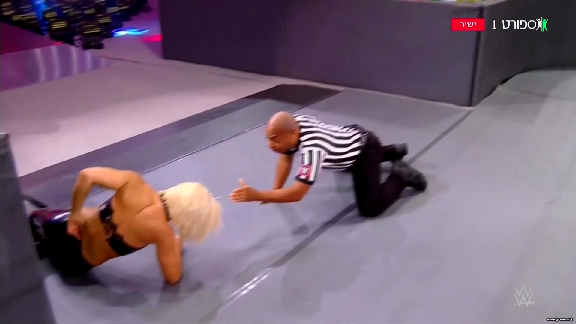 WWE_Monday_Night_Raw_2021_01_04_1080p_HDTV_x264-Star_mkv0069.jpg