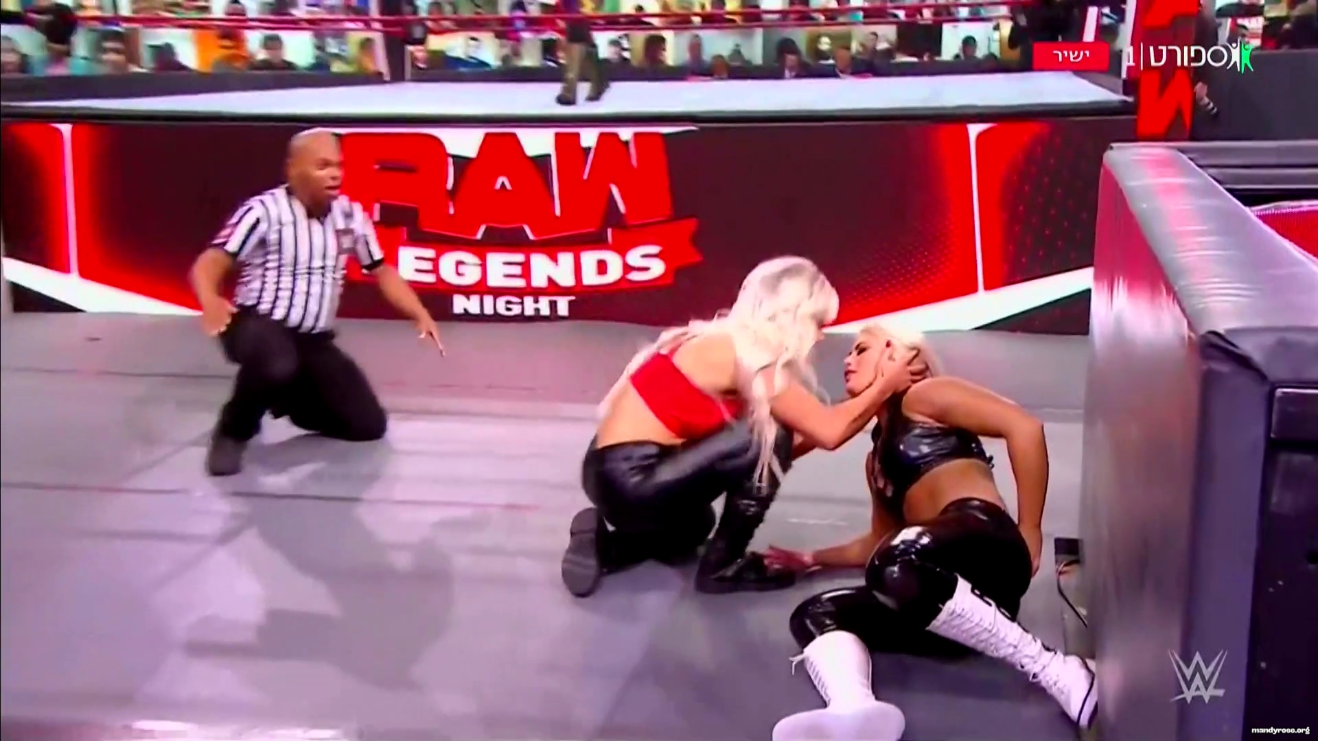 WWE_Monday_Night_Raw_2021_01_04_1080p_HDTV_x264-Star_mkv0073.jpg
