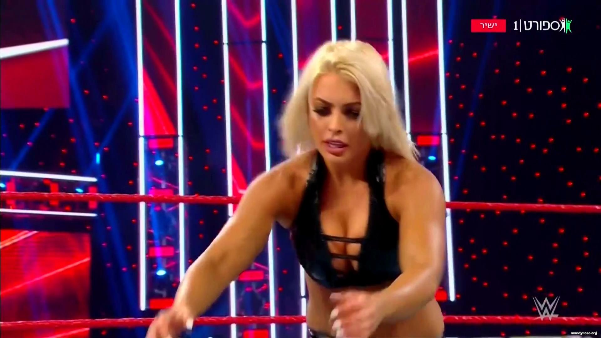WWE_Monday_Night_Raw_2021_01_04_1080p_HDTV_x264-Star_mkv0152.jpg
