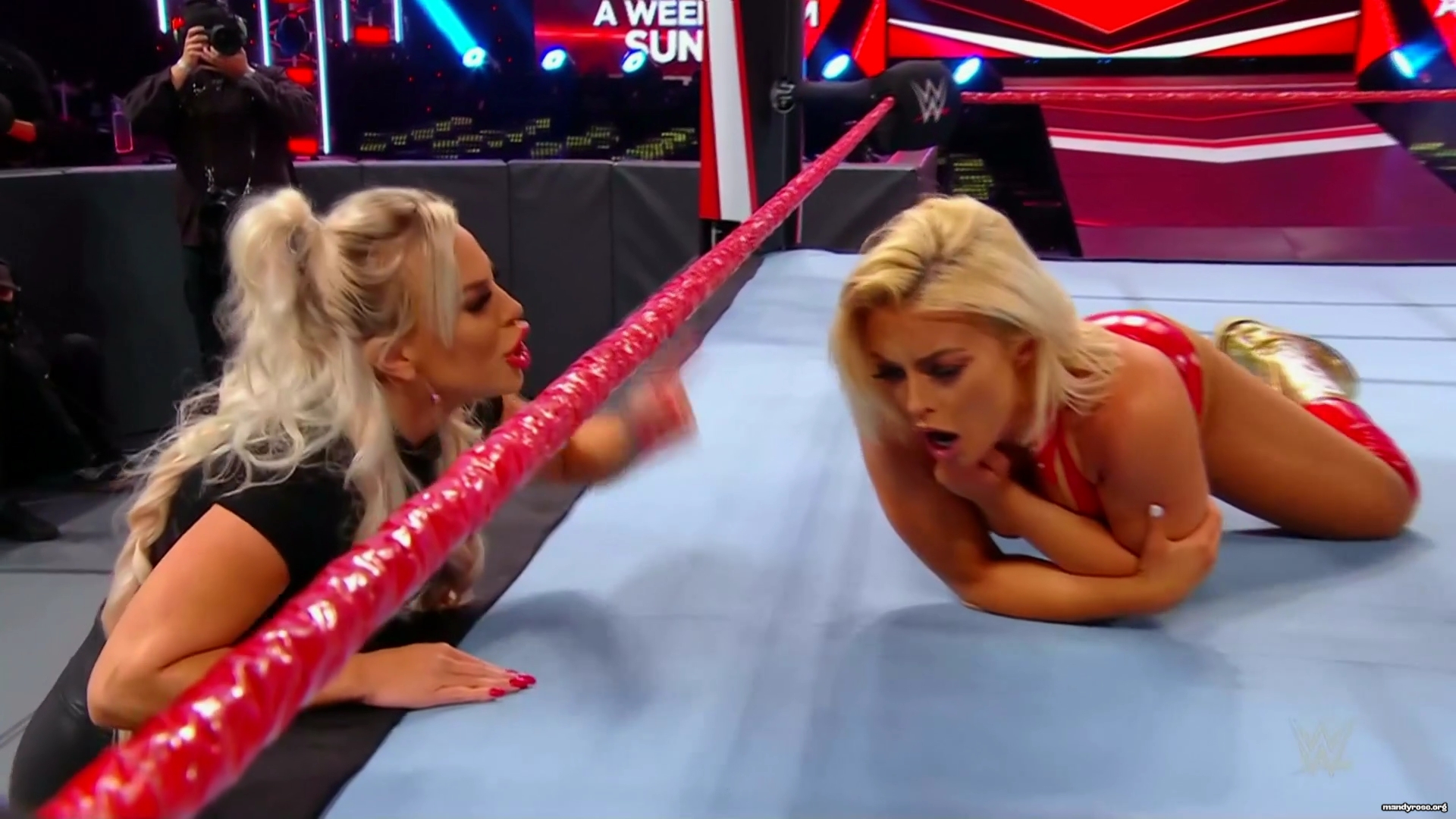 WWE_Monday_Night_Raw_2021_01_18_1080p_HDTV_x264-Star_mkv0467.jpg