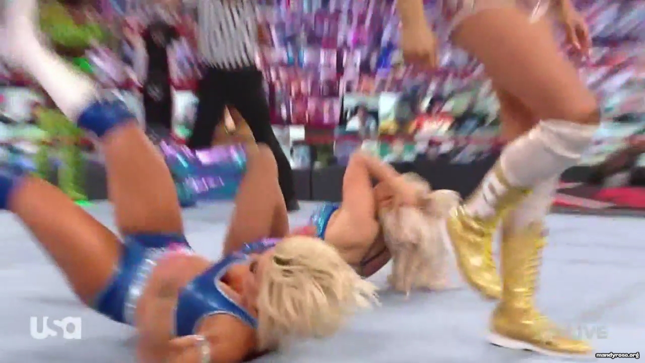 WWE_Monday_Night_Raw_2021_02_01_720p_HDTV_x264-NWCHD_mp40424.jpg