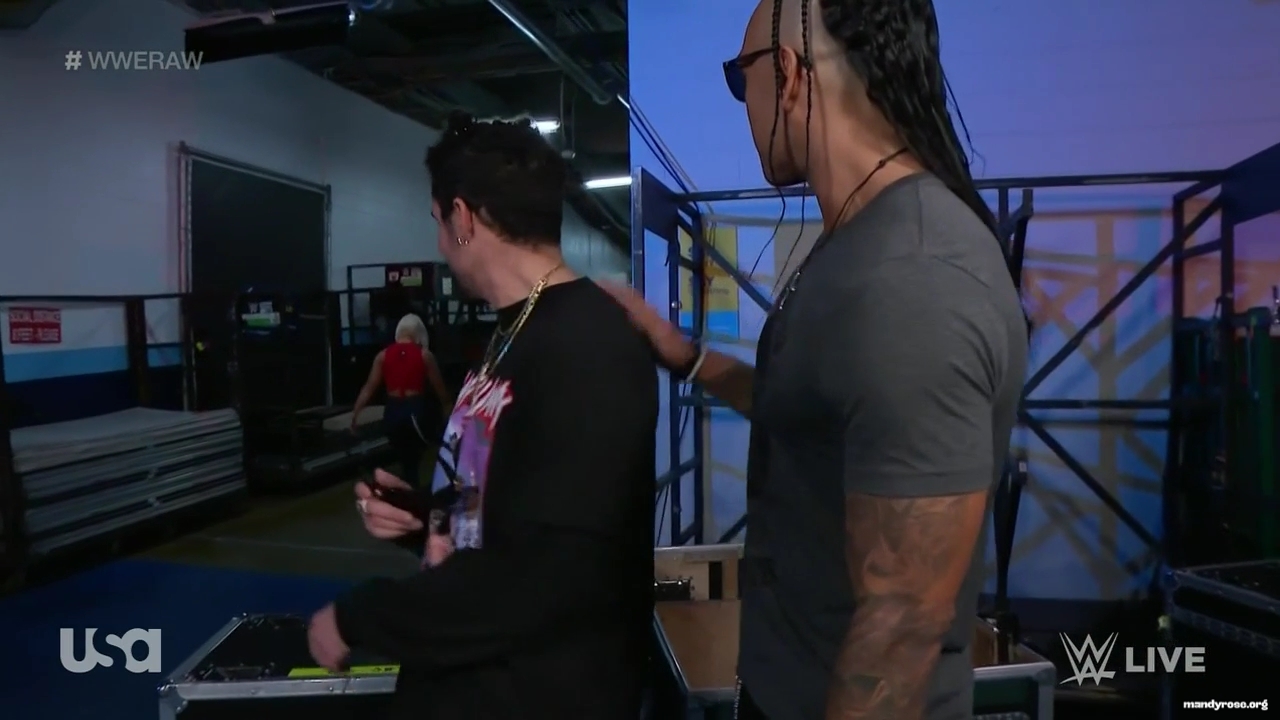 WWE_Monday_Night_Raw_2021_02_15_720p_HDTV_x264-NWCHD_mp40055.jpg