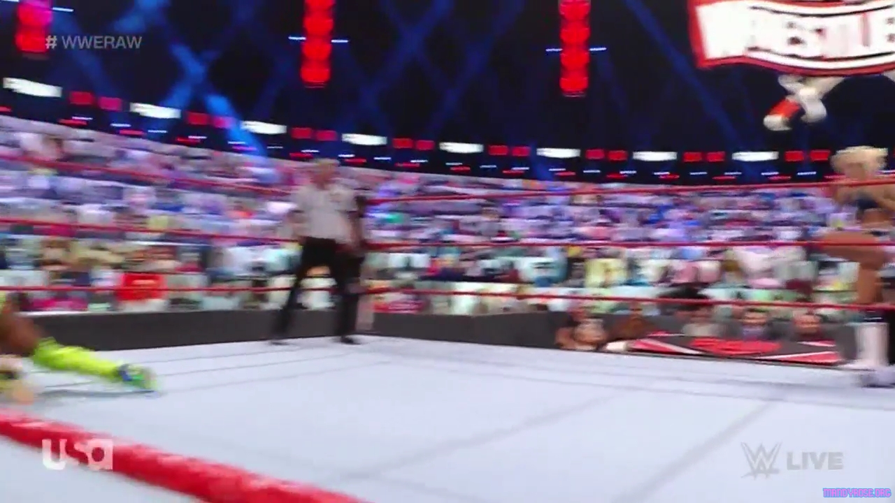 WWE_Monday_Night_Raw_2021_03_15_720p_HDTV_x264-NWCHD_mp40338.jpg