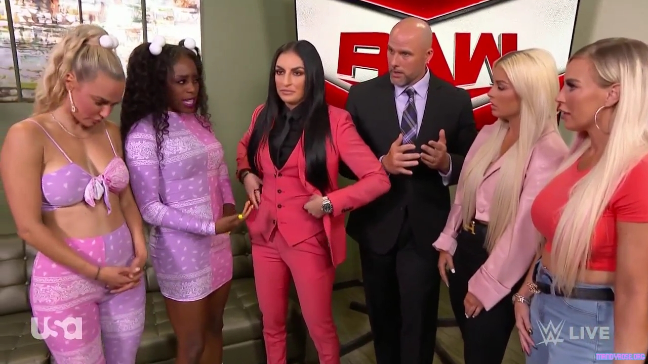 WWE_Monday_Night_Raw_2021_05_17_720p_HDTV_x264-NWCHD_mp40035.jpg