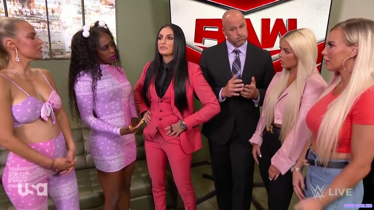 WWE_Monday_Night_Raw_2021_05_17_720p_HDTV_x264-NWCHD_mp40036.jpg