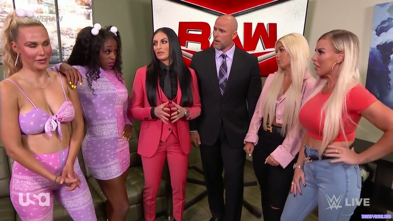 WWE_Monday_Night_Raw_2021_05_17_720p_HDTV_x264-NWCHD_mp40060.jpg