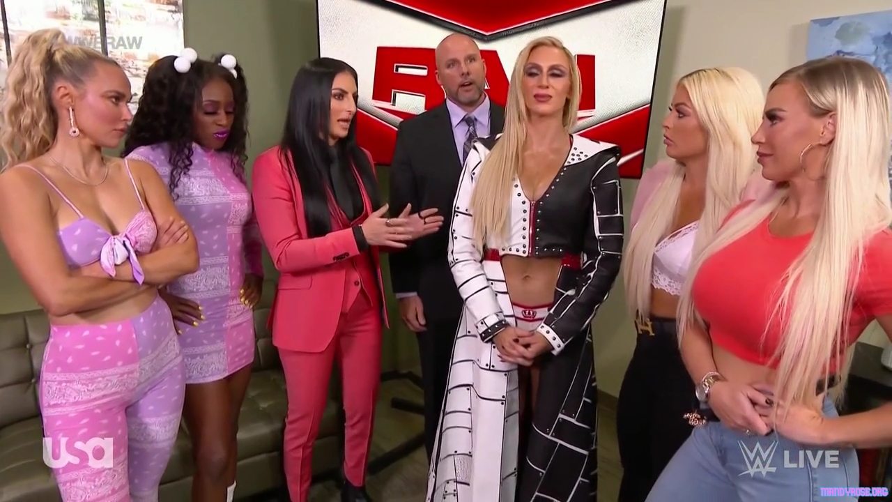 WWE_Monday_Night_Raw_2021_05_17_720p_HDTV_x264-NWCHD_mp40089.jpg