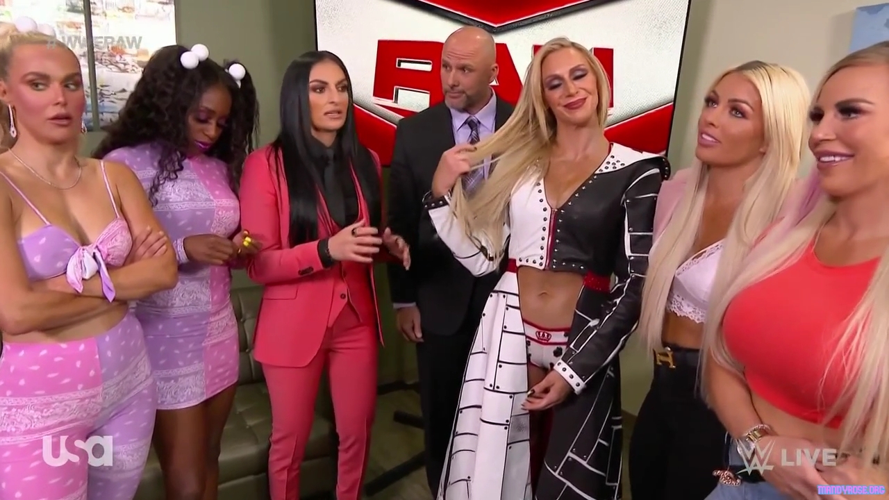 WWE_Monday_Night_Raw_2021_05_17_720p_HDTV_x264-NWCHD_mp40095.jpg