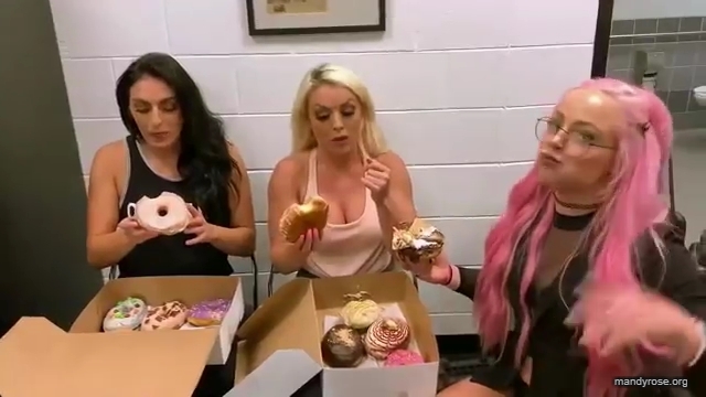 WWE_SMACKDOWN_DETROIT___Whose_side_are_you_on_2121_Mandy_Rose_Sonya_Deville_mp42301.jpg