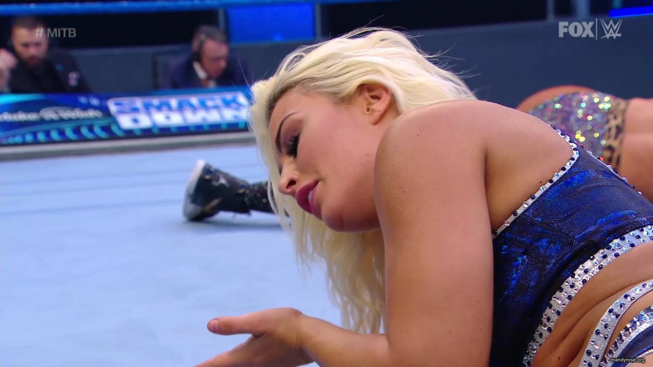 WWE_SmackDown_2020_05_01_720p_WEB_h264-HEEL_mp40390.jpg