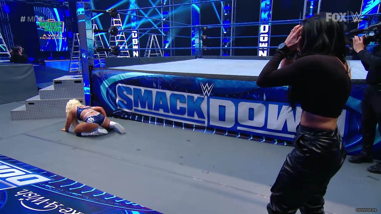 WWE_SmackDown_2020_05_01_720p_WEB_h264-HEEL_mp40500.jpg