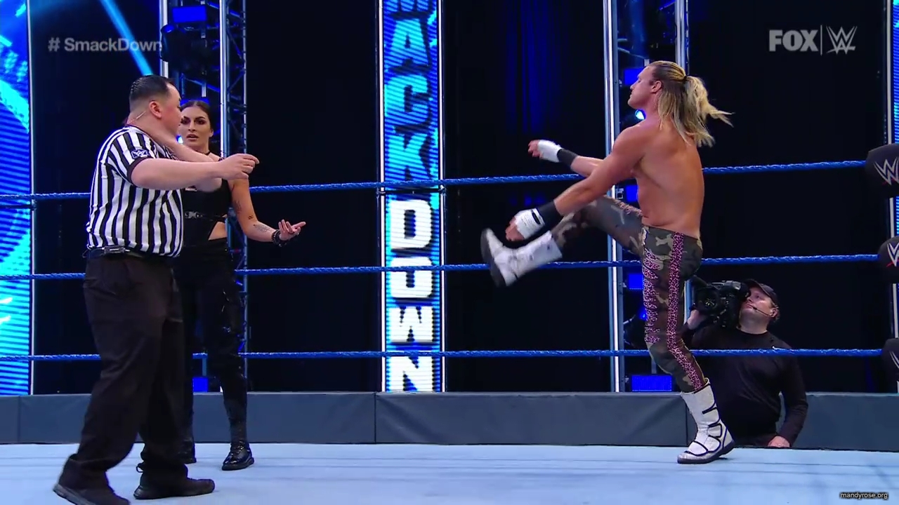 WWE_SmackDown_2020_05_22_720p_WEB_h264-HEEL_mp40103.jpg