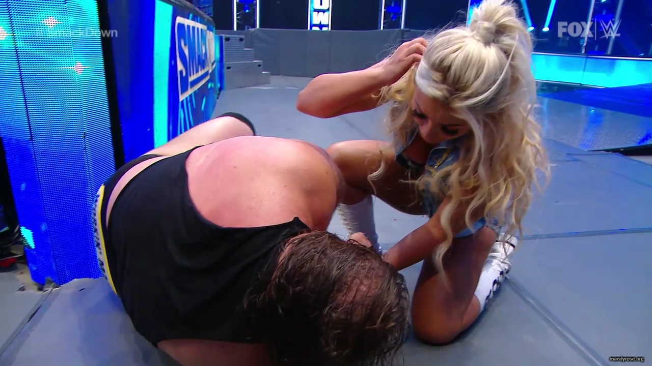 WWE_SmackDown_2020_05_22_720p_WEB_h264-HEEL_mp40205.jpg