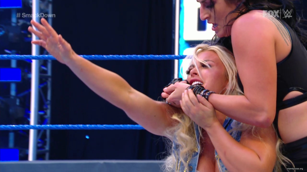 WWE_SmackDown_2020_05_22_720p_WEB_h264-HEEL_mp40294.jpg