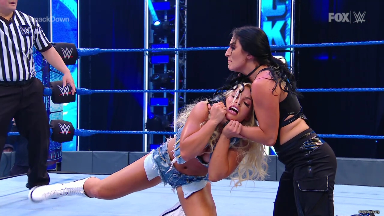 WWE_SmackDown_2020_05_22_720p_WEB_h264-HEEL_mp40299.jpg