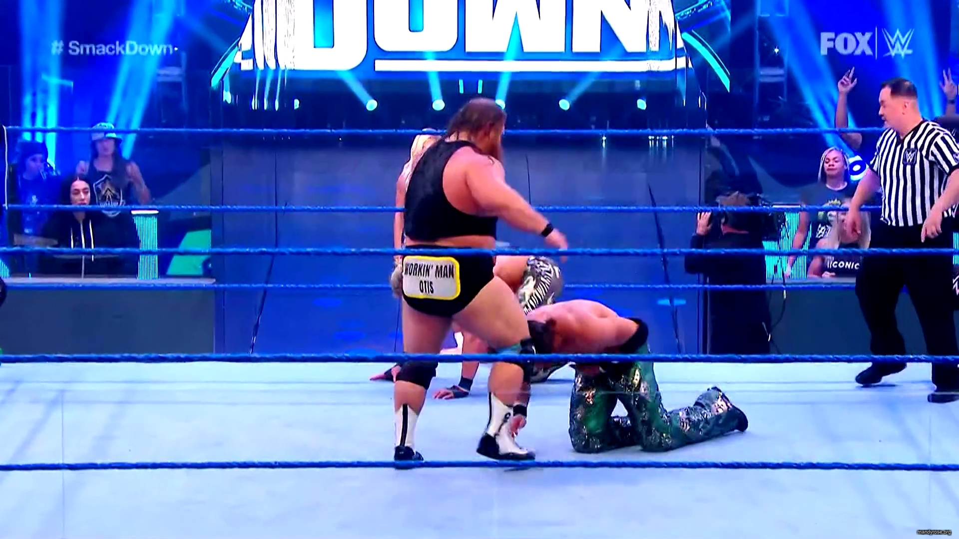 WWE_SmackDown_2020_06_12_1080p_HDTV_x264-Star_mkv0319.jpg