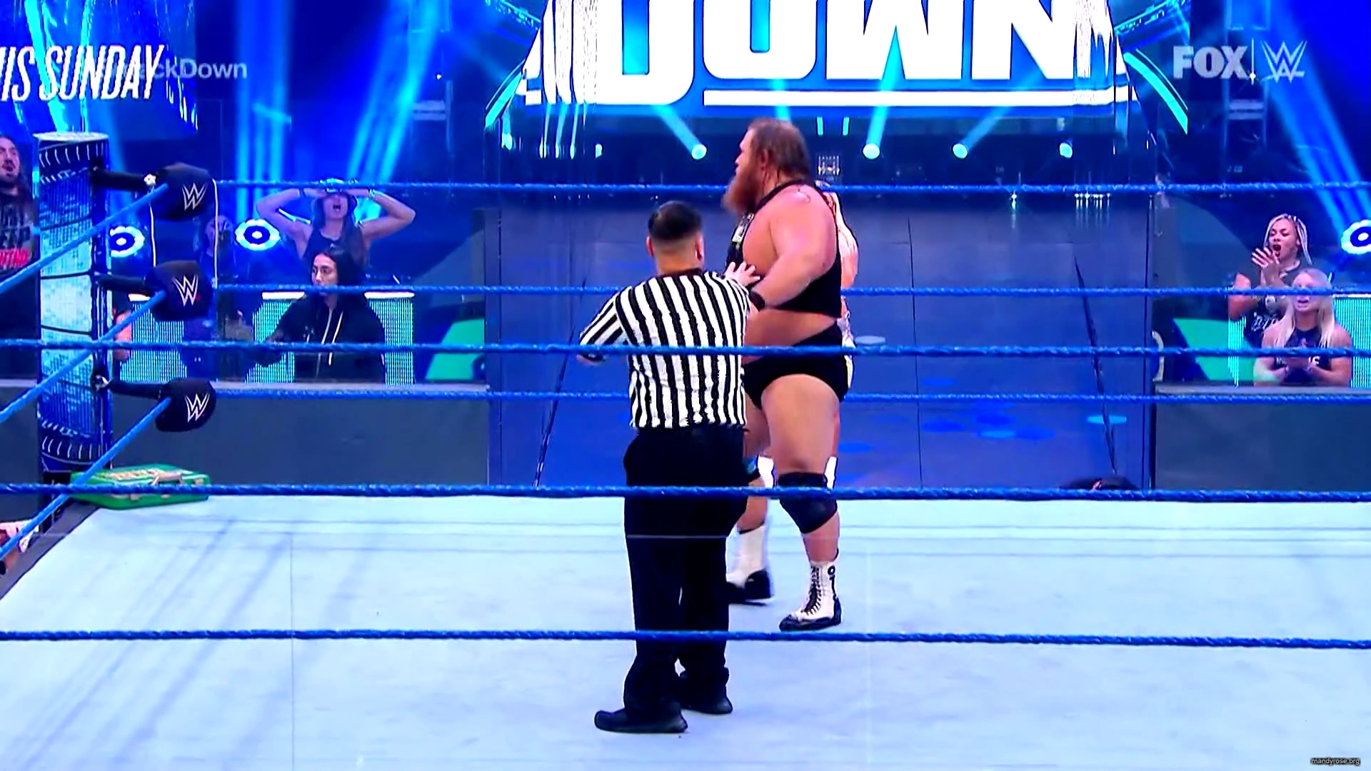 WWE_SmackDown_2020_06_12_1080p_HDTV_x264-Star_mkv0379.jpg