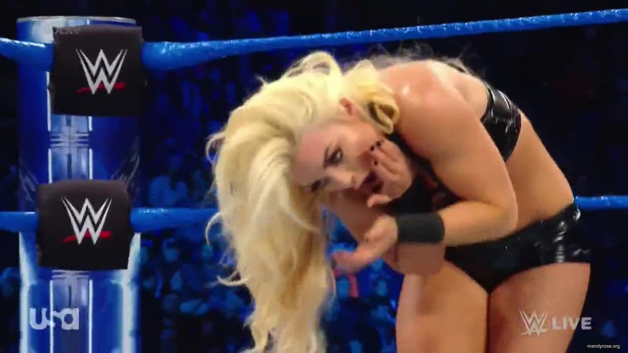 WWE_SmackDown_Live_2019_03_05_720p_mp4_mp41453.jpg