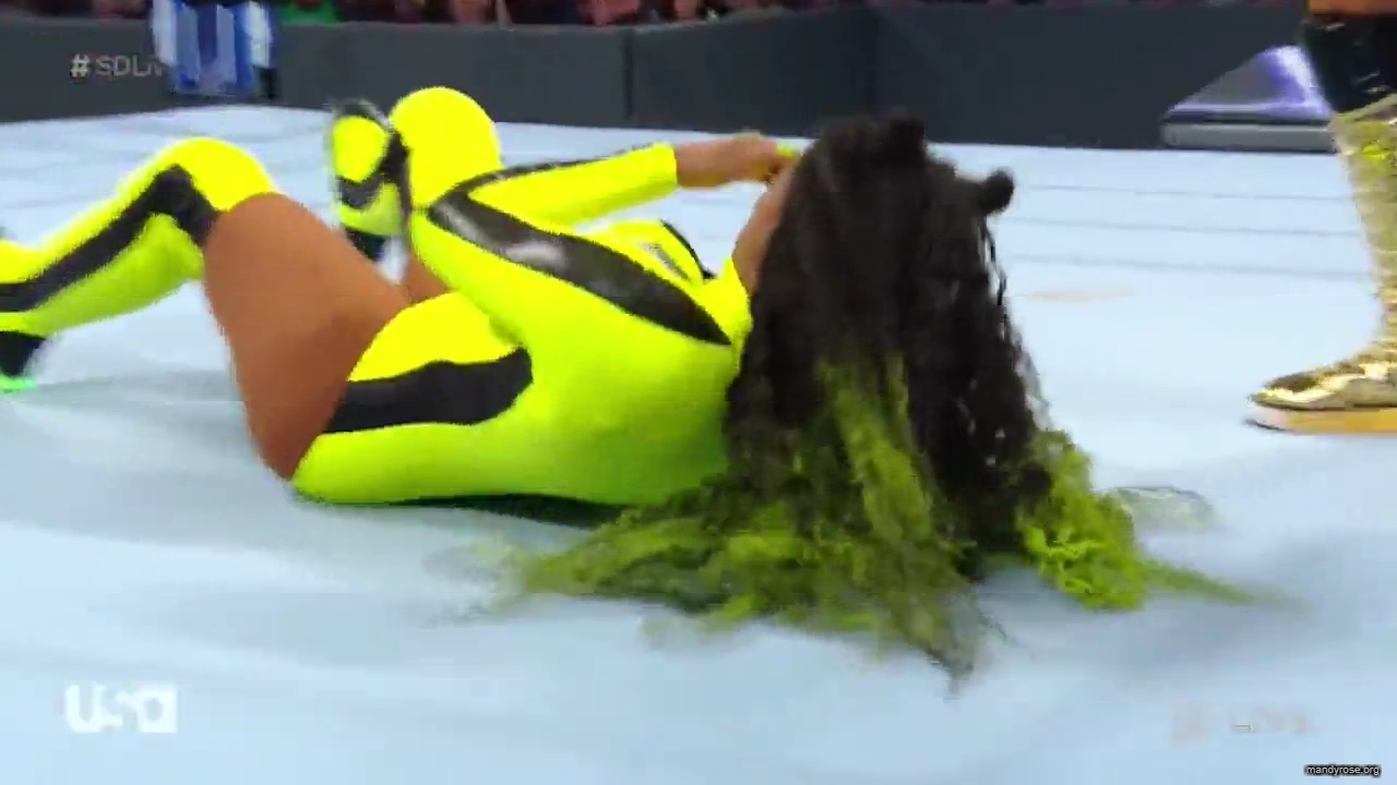 WWE_SmackDown_Live_2019_03_05_720p_mp4_mp41461.jpg