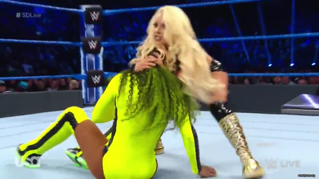 WWE_SmackDown_Live_2019_03_05_720p_mp4_mp41462.jpg