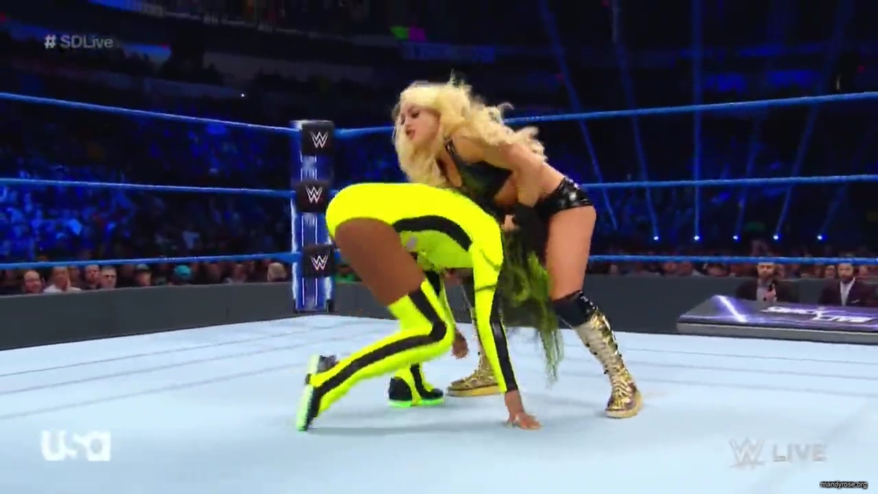 WWE_SmackDown_Live_2019_03_05_720p_mp4_mp41463.jpg