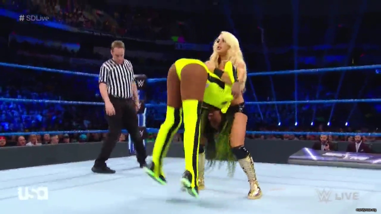 WWE_SmackDown_Live_2019_03_05_720p_mp4_mp41465.jpg