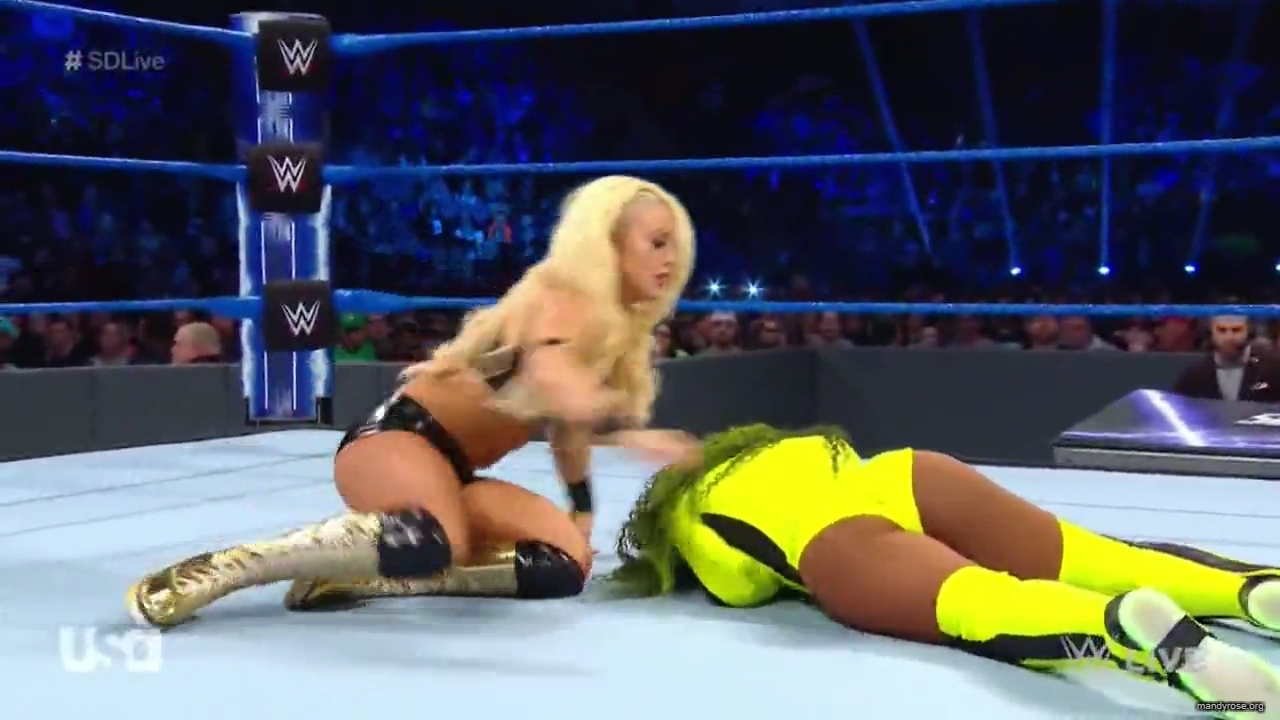 WWE_SmackDown_Live_2019_03_05_720p_mp4_mp41470.jpg