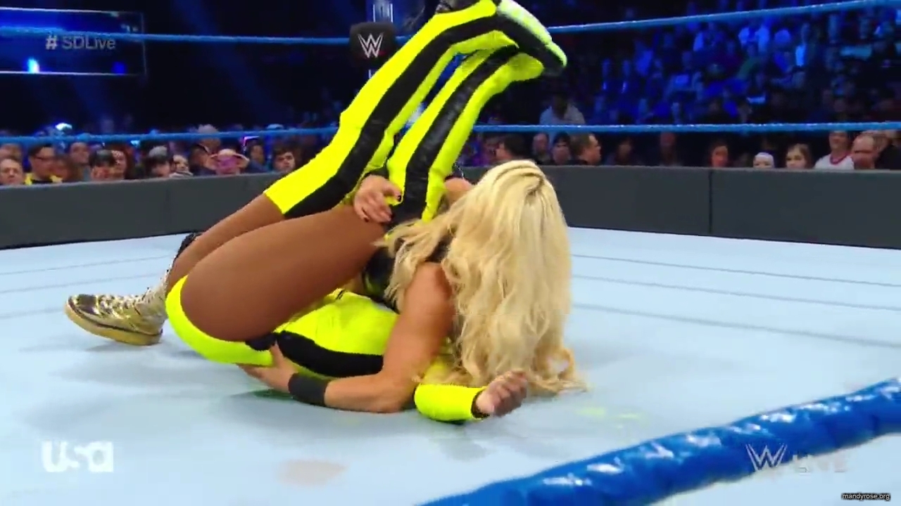 WWE_SmackDown_Live_2019_03_05_720p_mp4_mp41473.jpg