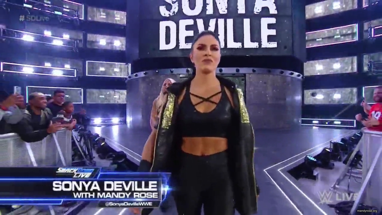 WWE_SmackDown_Live_2019_03_12_720p_mp4_mp40049.jpg