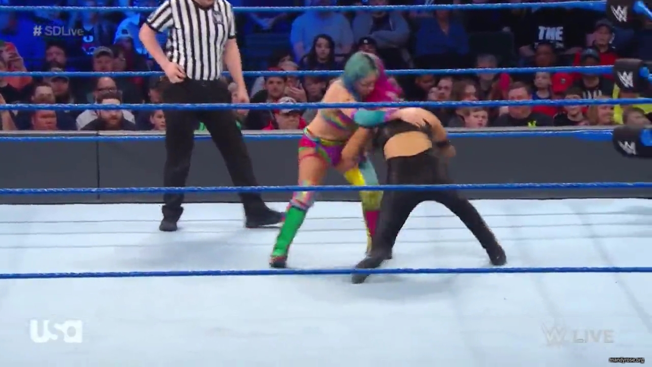 WWE_SmackDown_Live_2019_03_12_720p_mp4_mp40116.jpg