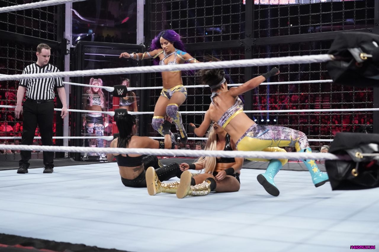 elimination-chamber-2019-wwe-women-s-tag-team-championship-9-1-maxw-1280.jpg