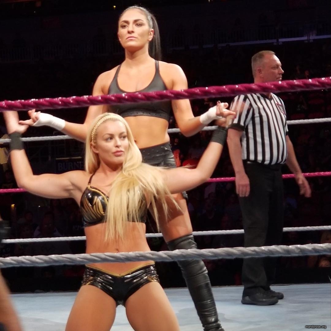 sonyadevillewwe_47584251_956216997904246_4175020733480009906_n.jpg