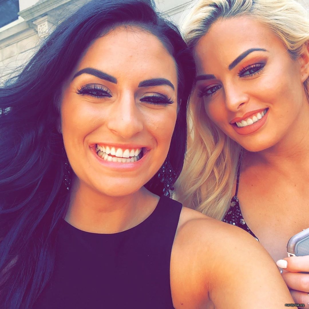 sonyadevillewwe_91488333_146461616785262_1119845975929852068_n.jpg