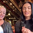 HOLAAAA_2121_Bogota2C_Colombia_WWE_Mandy_Rose_Sonya_Deville_Damandyz_Donutz_mp40039.jpg