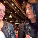 HOLAAAA_2121_Bogota2C_Colombia_WWE_Mandy_Rose_Sonya_Deville_Damandyz_Donutz_mp40041.jpg