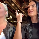 HOLAAAA_2121_Bogota2C_Colombia_WWE_Mandy_Rose_Sonya_Deville_Damandyz_Donutz_mp40044.jpg