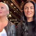 HOLAAAA_2121_Bogota2C_Colombia_WWE_Mandy_Rose_Sonya_Deville_Damandyz_Donutz_mp40047.jpg