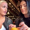 HOLAAAA_2121_Bogota2C_Colombia_WWE_Mandy_Rose_Sonya_Deville_Damandyz_Donutz_mp40059.jpg