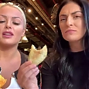 HOLAAAA_2121_Bogota2C_Colombia_WWE_Mandy_Rose_Sonya_Deville_Damandyz_Donutz_mp40134.jpg