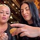HOLAAAA_2121_Bogota2C_Colombia_WWE_Mandy_Rose_Sonya_Deville_Damandyz_Donutz_mp40154.jpg