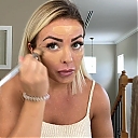 MY_NEW_LOOK21_How-to_do_your_makeup_in_less_than_10_mins21_mp40270.jpg