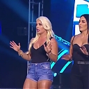 WWE_Friday_Night_SmackDown_2020_04_03_HDTV_x264-NWCHD_mp40063.jpg