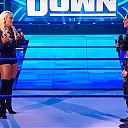 WWE_Friday_Night_SmackDown_2020_04_17_720p_HDTV_x264-NWCHD_mp40046.jpg