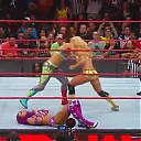 WWE_Monday_Night_Raw_2017_11_20_HDTV_x264-NWCHD_mp40044.jpg