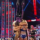 WWE_Monday_Night_Raw_2020_10_05_720p_HDTV_x264-NWCHD_mp40188.jpg