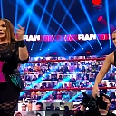 WWE_Monday_Night_Raw_2020_10_19_1080p_HDTV_x264-Star_mkv0160.jpg