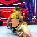 WWE_Monday_Night_Raw_2020_10_19_1080p_HDTV_x264-Star_mkv0174.jpg