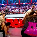 WWE_Monday_Night_Raw_2020_10_19_1080p_HDTV_x264-Star_mkv0205.jpg