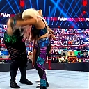 WWE_Monday_Night_Raw_2020_10_19_1080p_HDTV_x264-Star_mkv0321.jpg